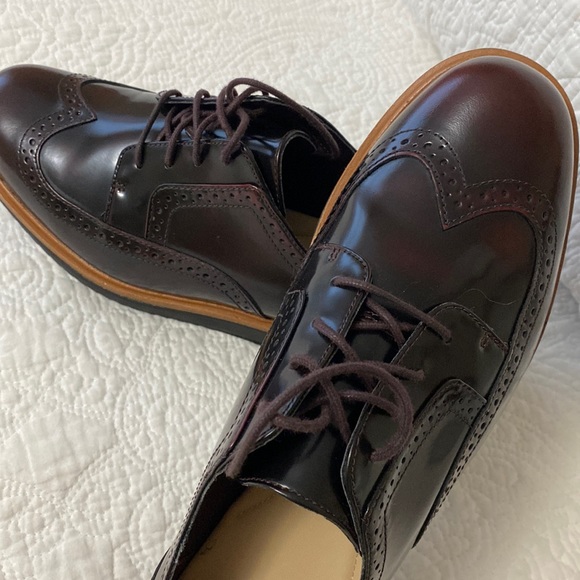 Ladies’ Oxfords by Clarks - Picture 4 of 14